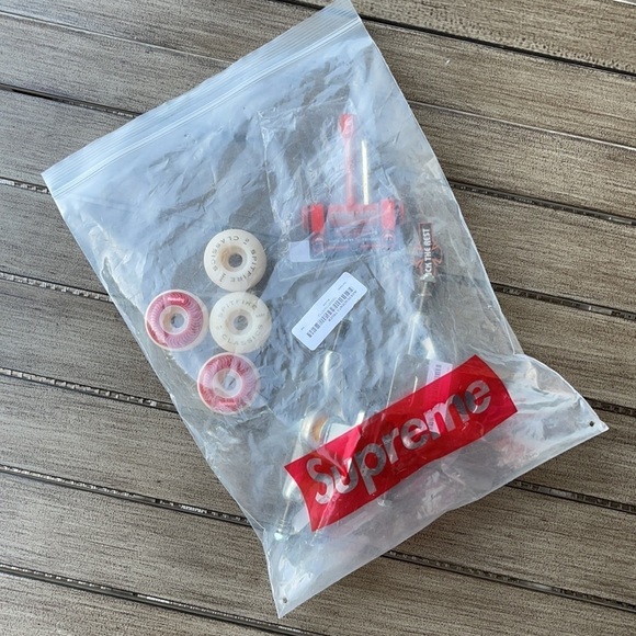 🔆SUPREME🔆 SKATEBOARD DECK SET COLLECTIBLE - Picture 16 of 16